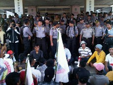 Ratusan Warga Batam Demo Soal Penembakan 4 WNI di Malaysia