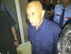 Ups! Kakek Gundul Terobos Ruang Rapat Komisi III DPR