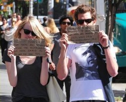 Emma Stone & Andrew Garfield Manfaatkan Paparazzi untuk Sebar Kebaikan