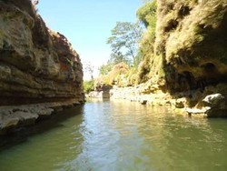 Susur Gua di Gunungkidul dengan Cave Tubing, Seru!