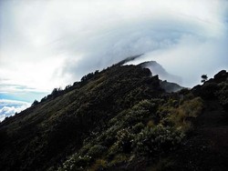 Usai Kebakaran, Gunung Rinjani Kembali Aman untuk Pendakian