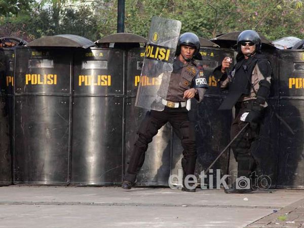 2 Jam yang Menegangkan di Depan Kedubes AS