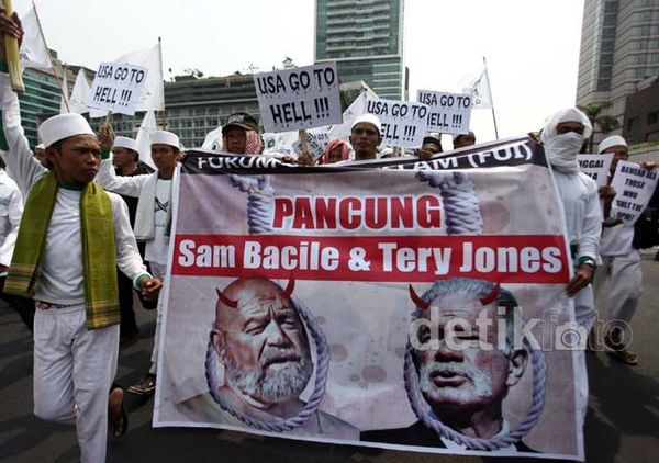 Massa FPI & FUI Long March ke Kedubes AS