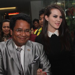 Dituding Jadi Istri Bupati, Angel Lelga Gugat Machica Moechtar