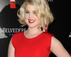 Kelly Osbourne Akan Rilis Label Busana untuk Wanita Berisi