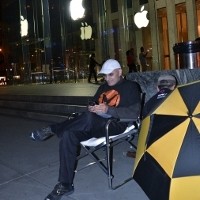 Wah, Penggemar Apple Kemah untuk Antre iPhone 5 