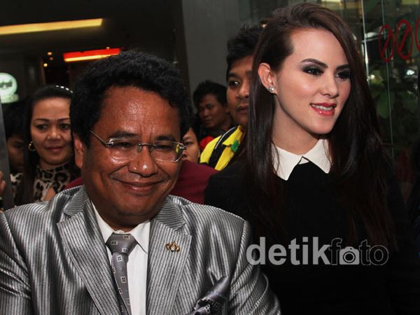 Gugat Machica Moechtar, Angel Lelga Gaet Hotman Paris