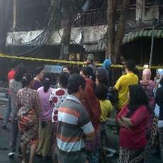 Pedagang Pasar Turi Lama Berharap Masih Ada Barang yang Selamat 