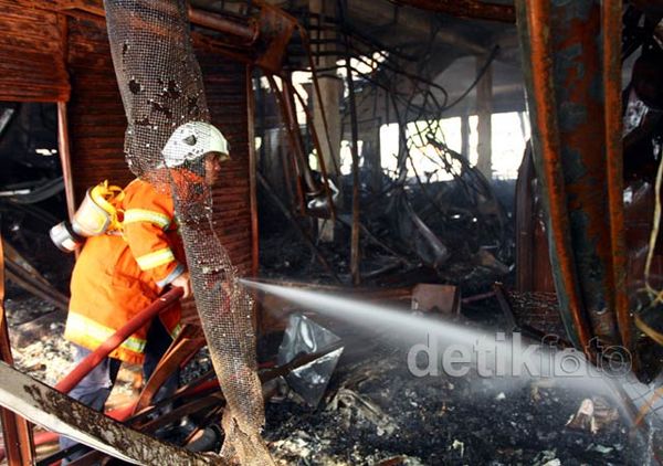 Api di Pasar Turi Lama Berhasil Dipadamkan