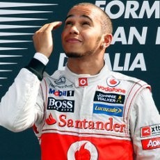 McLaren Dikabarkan Dekati Perez, Hamilton: Fokusku Gelar Juara