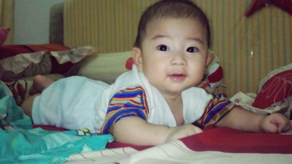 Biru Kayana Qowiyyu, 8 Bulan, Lelaki