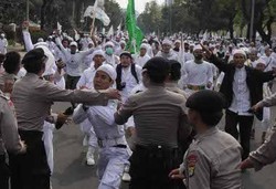 Ricuh di Kedubes AS, Polisi Masih Dalami Peran Demonstran Yang Ditahan