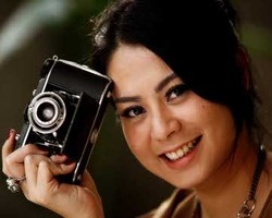 Andra Alodita, Fotografer yang Sempat Diremehkan Karena Dandan Cantik