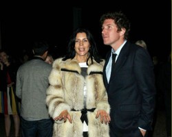 Istri Selingkuhan Kristen Stewart Berpesta dengan Pria Asing