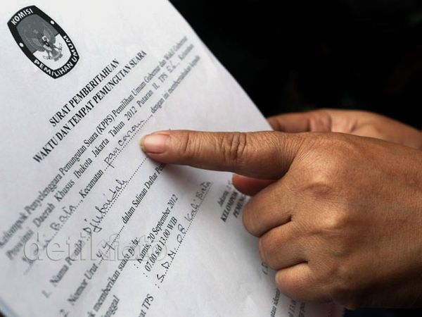 Warga Terima Surat C-6 untuk Mencoblos