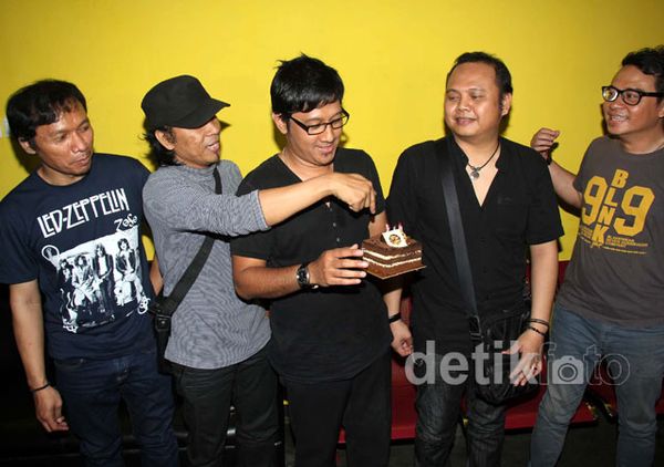 Ultah ke-38, Andre Taulany Diberi Kejutan oleh Stinky