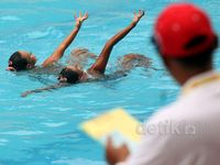 Gerakan Indah Atlet Renang PON Riau