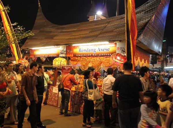 Nuansa Minang Mewarnai Festival Kuliner Serpong 2012
