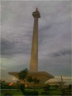 Monas Di Sore Hari