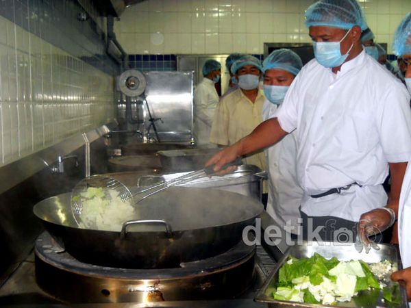 Juru Masak Latihan Siapkan Menu Jamaah Haji