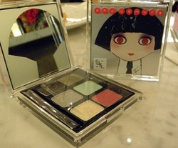 Shu Uemura & Karl Lagerfeld Rilis Kosmetik Edisi Liburan