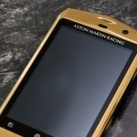 Aston Martin Aspire, Ponsel Android Berlapis Emas