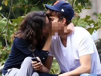 Mila Kunis & Ashton Kutcher Kepergok Ciuman