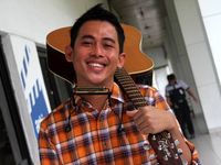 Kemeja Kotak-kotak Budi Do Re Mi