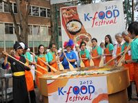 Bimbimbap Jumbo Meriahkan K-Food Festival