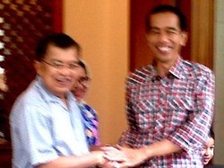 Temui Jusuf Kalla, Jokowi Berkemeja Kotak-kotak