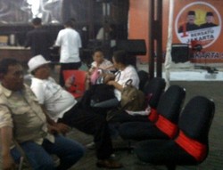 Markas Pemenangan Foke-Nara Sepi Pendukung