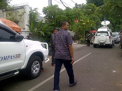 Menunggu Pesta Kemenangan di Posko Cagub DKI