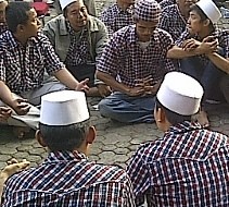 Pendukung Doa Syukur di Markas Jokowi-Ahok