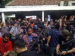 Jokowi Unggul Sementara, Pendukung Bernyanyi & Menari