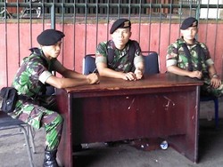 Hari Pencoblosan, 1 Peleton TNI Bersiaga di Glodok