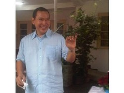 Berbaju Biru, Tommy Soeharto Mencoblos di TPS 02 Gondangdia