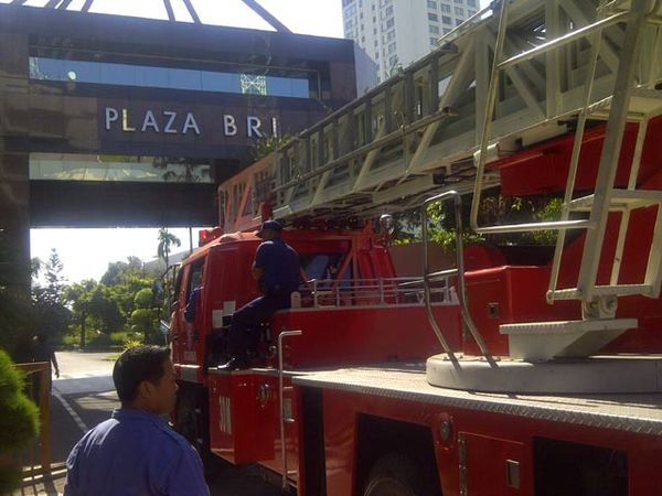 Plaza BRI Gelar Simulasi Kebakaran