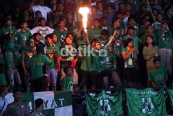 Meski Sumut gagal meraih medali emas, namun mereka tidak rusuh dan kecewa. Mereka tetap tertib menyaksikan sepakbola laga final antara Sumut melawan Kaltim.