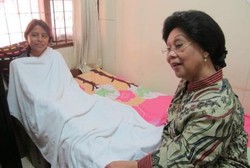 Tok tok tok, Menkes pun Muncul di Kamar Korban Demo Anti Rokok