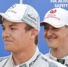Rosberg Dukung Schumi Tetap di Mercedes