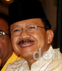 Foke Ngantor Lagi di Balaikota