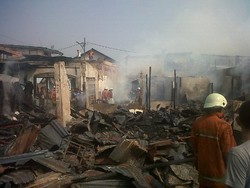 Pagi-pagi, Si Jago Merah Lahap Rumah Padat Penduduk di Kampung Pulo Jaksel