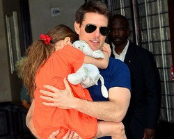 Kangen, Tom Cruise Telepon Suri Setiap Hari