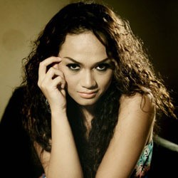 Pose Sensual Kharira Mamo