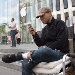 Rela Seminggu Tidur di Pinggir Jalan (Bukan) Demi iPhone 5