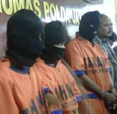 Polisi Masih Buru 4 Provokator Rusuh Sampang