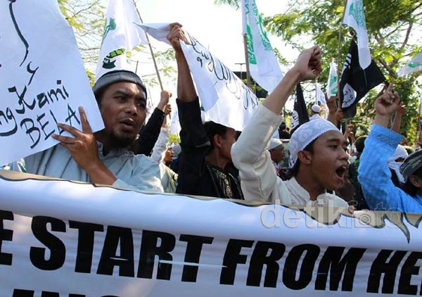 Demo Anti Amerika Meluas