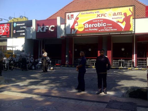 Ada Demo Gerai Makanan Asal AS di Surabaya Tutup