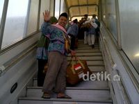 Jamaah Haji Embarkasi Surabaya Diberangkatkan