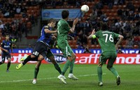 Marko Livaja menyundul bola yang berbuah gol ke gawang Rubin Kazan. Getty Images/Marco Luzzani.